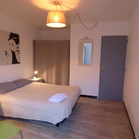 Pillement 1-T2-balcon avec garage privé optionnel-Centre historique et plages à 21km ! Pézenas Esterno foto