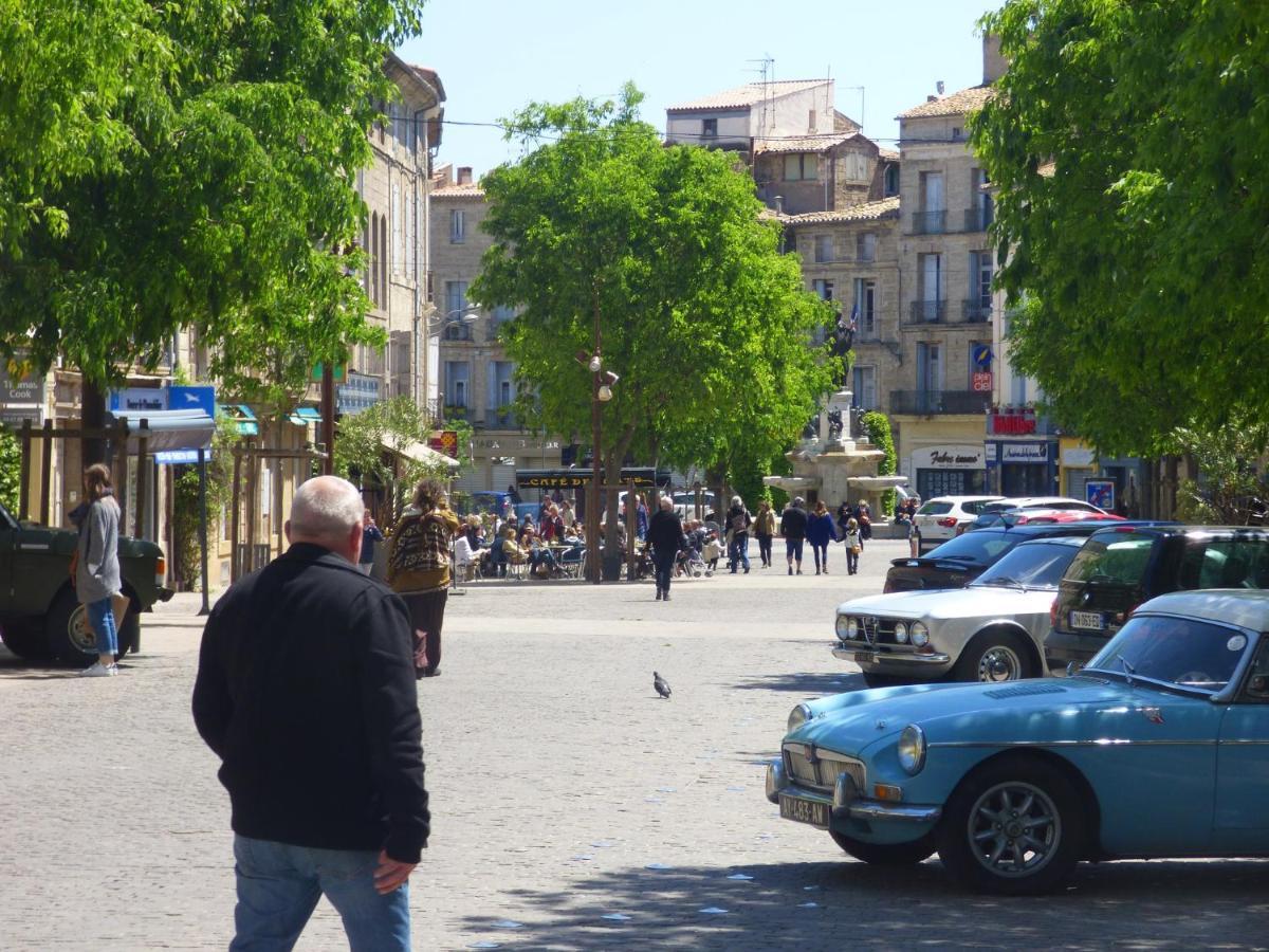 Pillement 1-T2-balcon avec garage privé optionnel-Centre historique et plages à 21km ! Pézenas Esterno foto