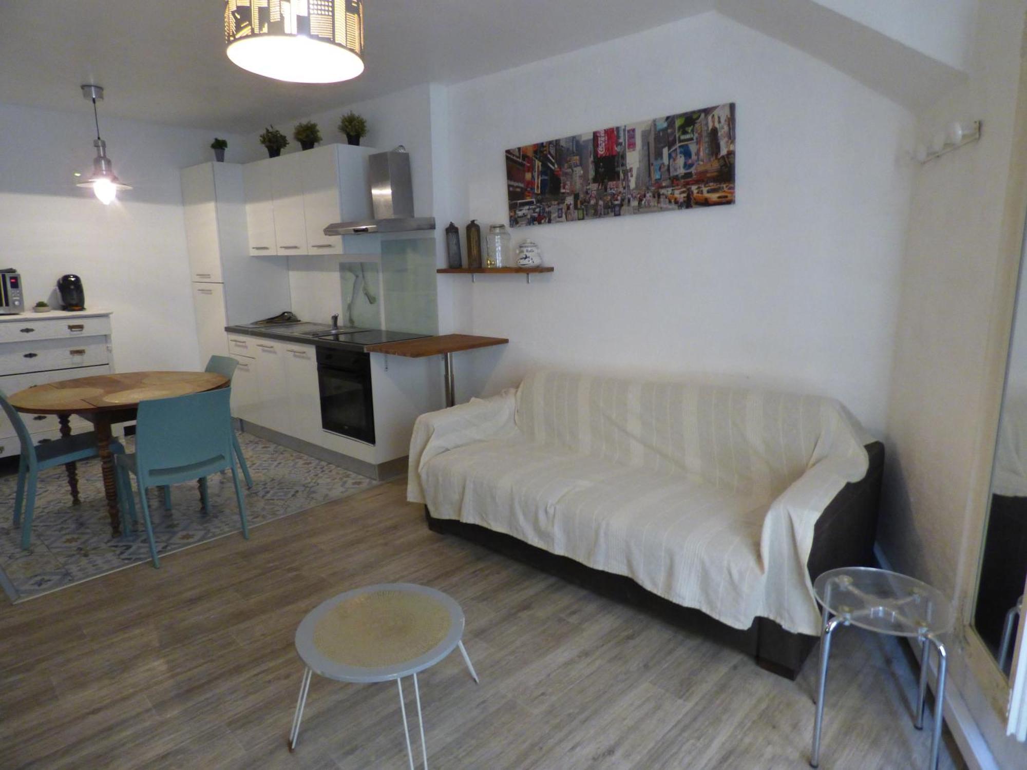Pillement 1-T2-balcon avec garage privé optionnel-Centre historique et plages à 21km ! Pézenas Esterno foto