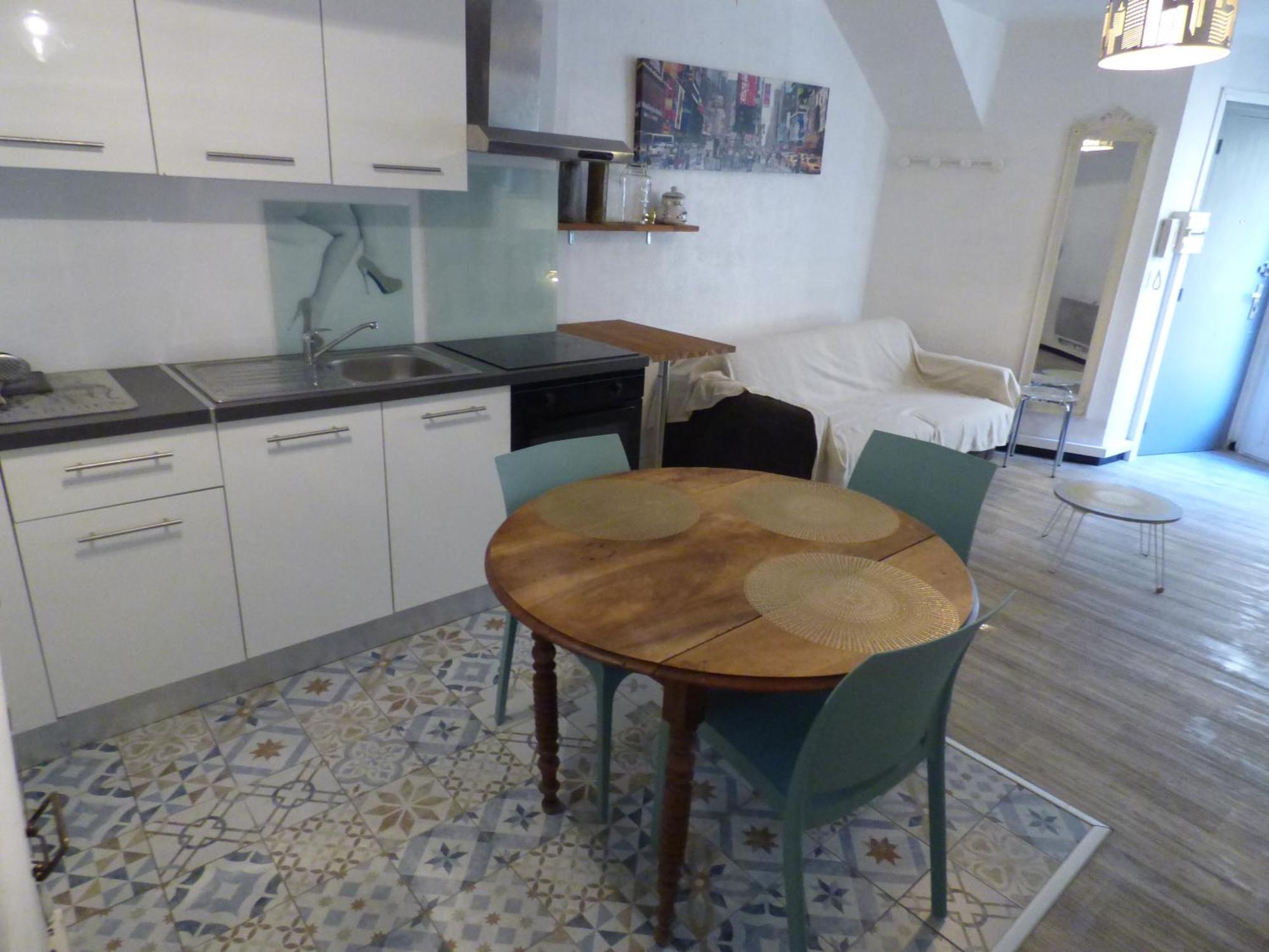 Pillement 1-T2-balcon avec garage privé optionnel-Centre historique et plages à 21km ! Pézenas Esterno foto