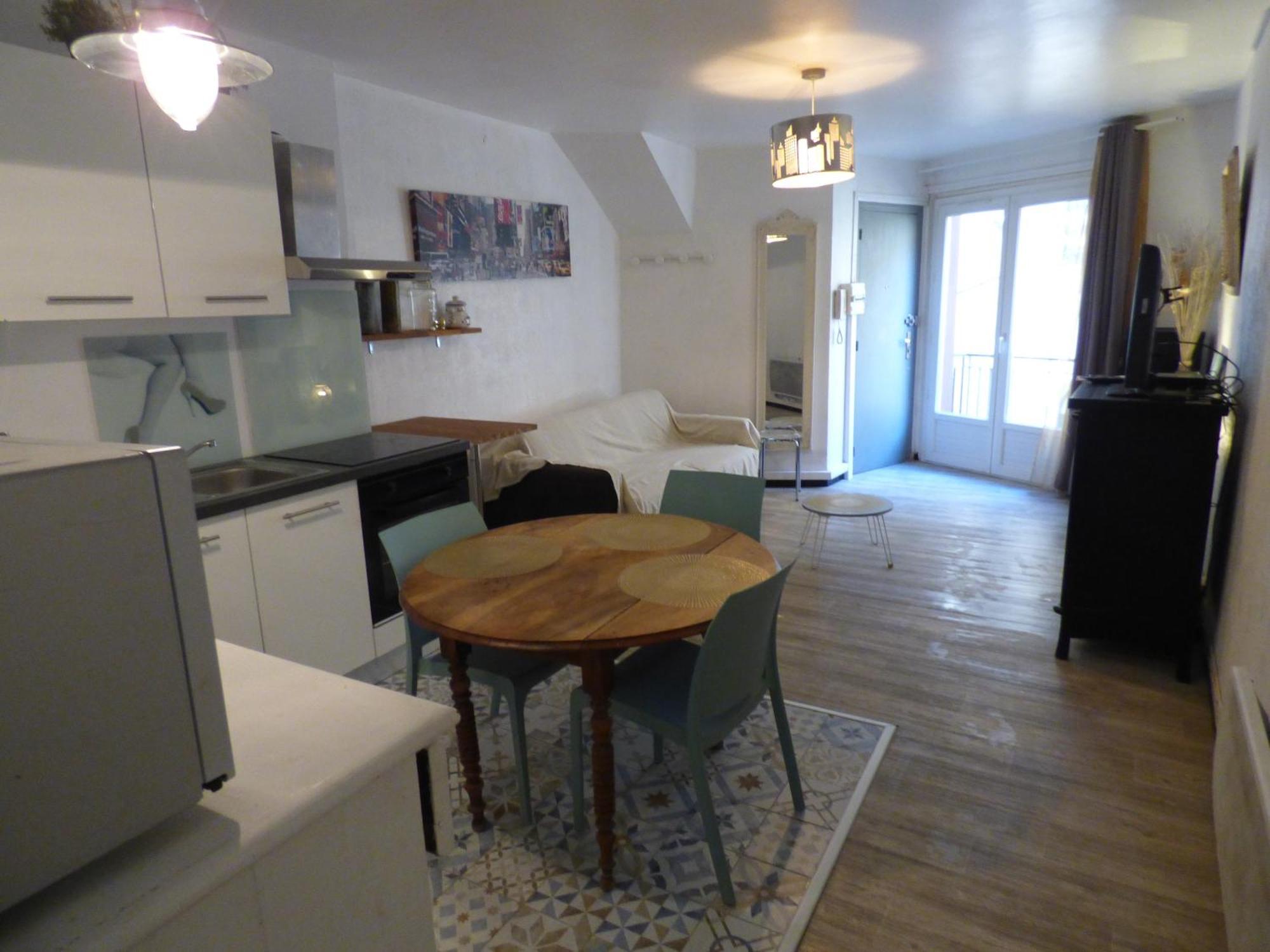 Pillement 1-T2-balcon avec garage privé optionnel-Centre historique et plages à 21km ! Pézenas Esterno foto