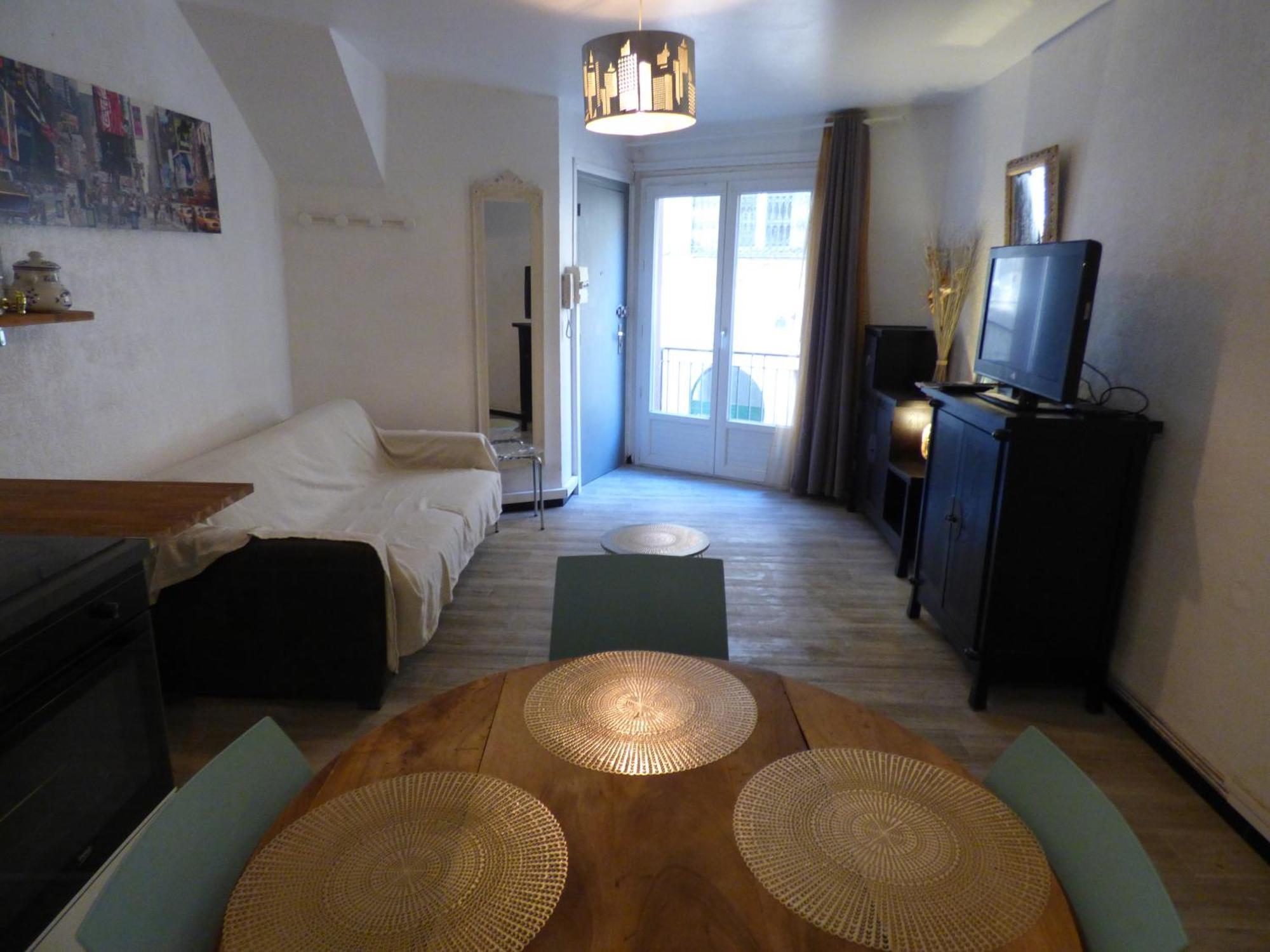 Pillement 1-T2-balcon avec garage privé optionnel-Centre historique et plages à 21km ! Pézenas Esterno foto