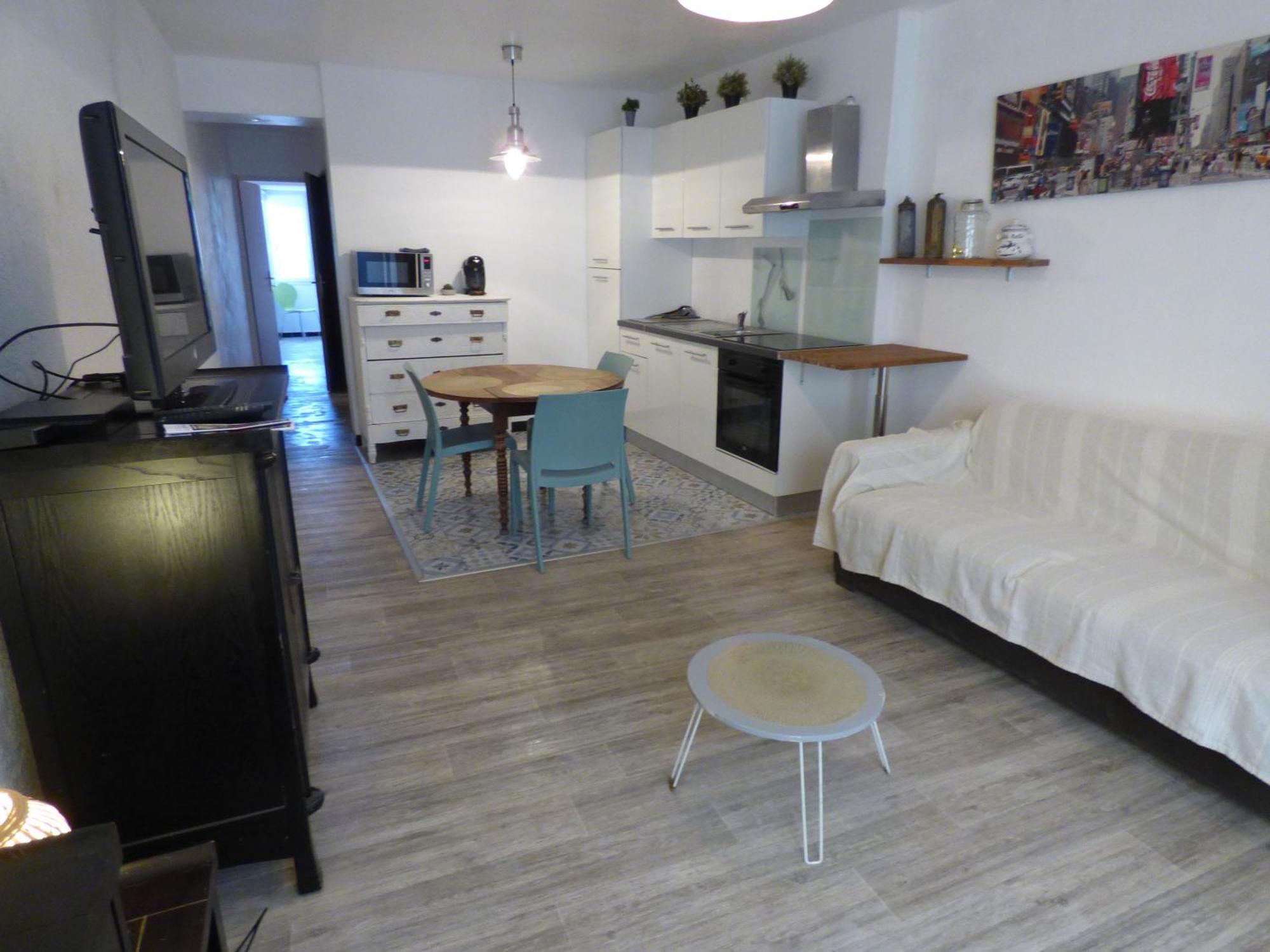 Pillement 1-T2-balcon avec garage privé optionnel-Centre historique et plages à 21km ! Pézenas Esterno foto